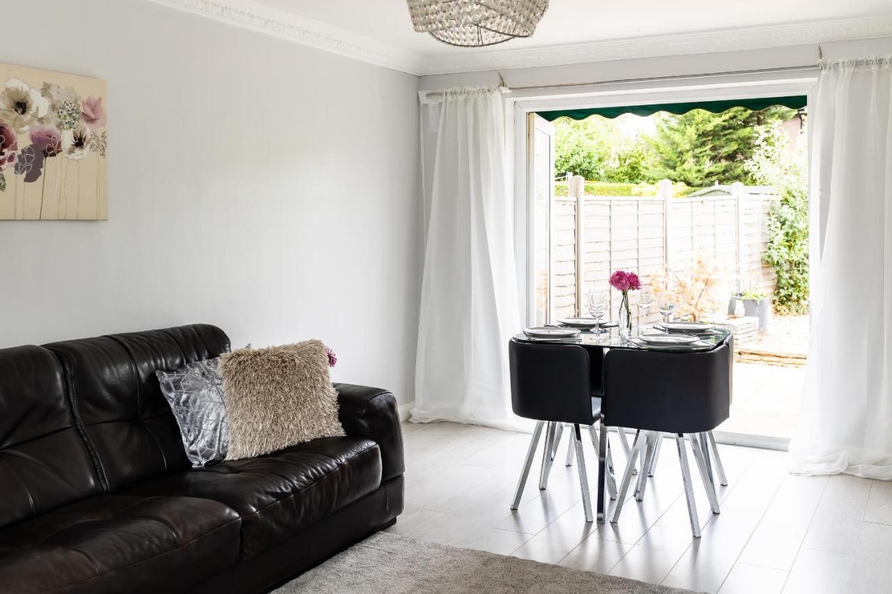 Lovely House In Welwyn With Garden And Off Road Parking Welwyn Garden City Exterior photo