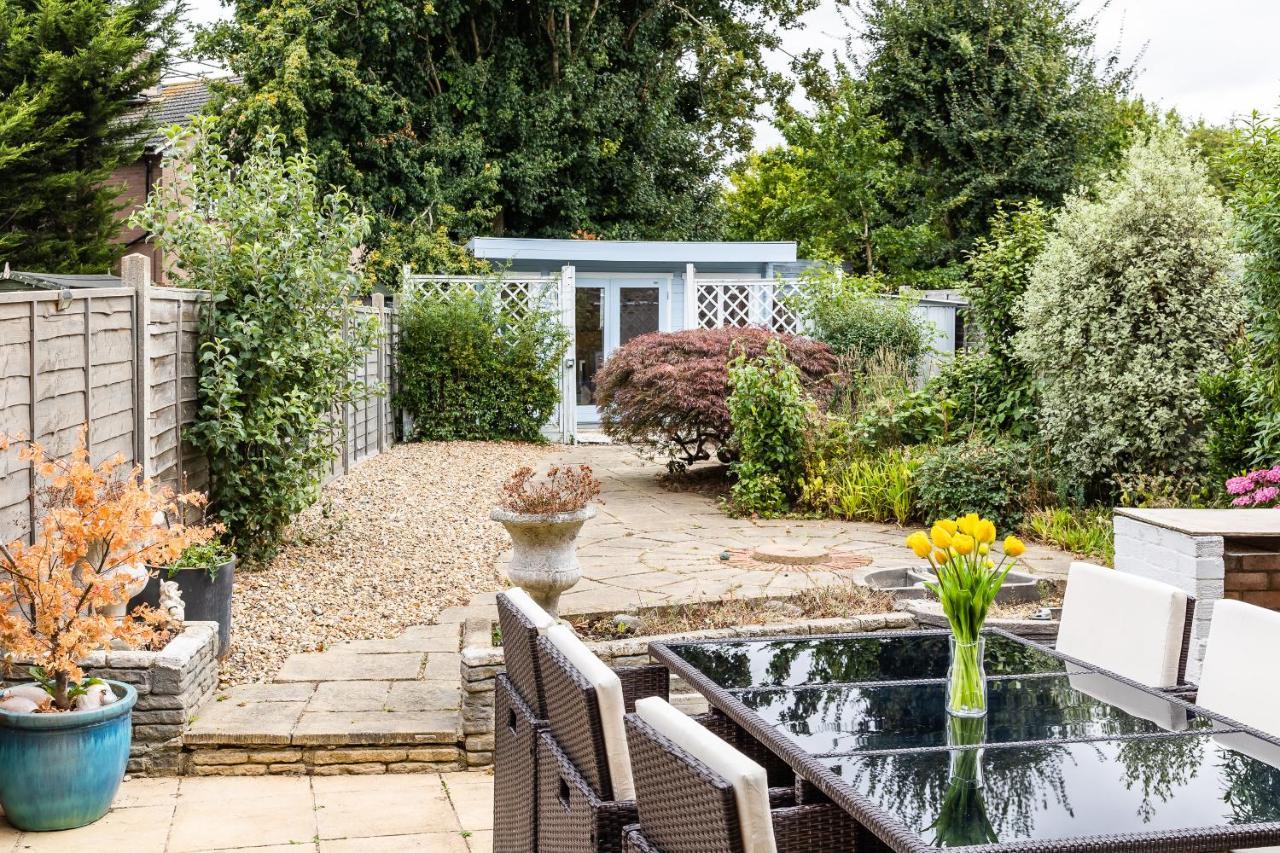 Lovely House In Welwyn With Garden And Off Road Parking Welwyn Garden City Exterior photo